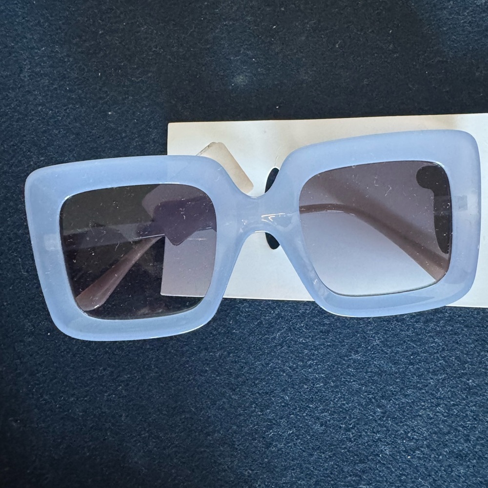 Stylish periwinkle Square Sunglasses- FUN FABULOUS FASHION😎add a pop of color!!
